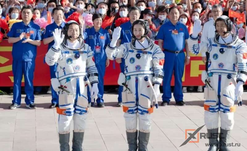 Китай встретил астронавтов полугодовой миссии