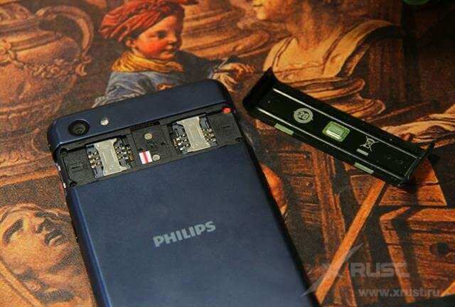 Cмартфон Philips c супер-емким аккумулятором и газонокосилки для ленивых Robomow