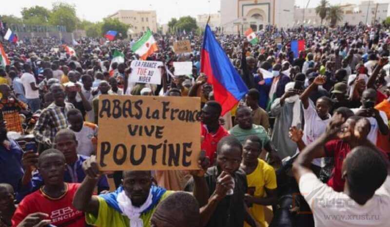 Посол Франции покидает Нигер на фоне переворота